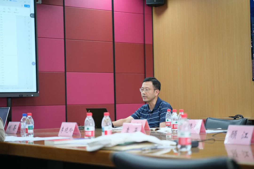 0723书本编写新闻6.jpg