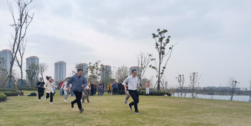 20211116地理科学学院工会组织“步履铿锵地理人 砥砺奋进铸新篇”教工趣味徒步活动471