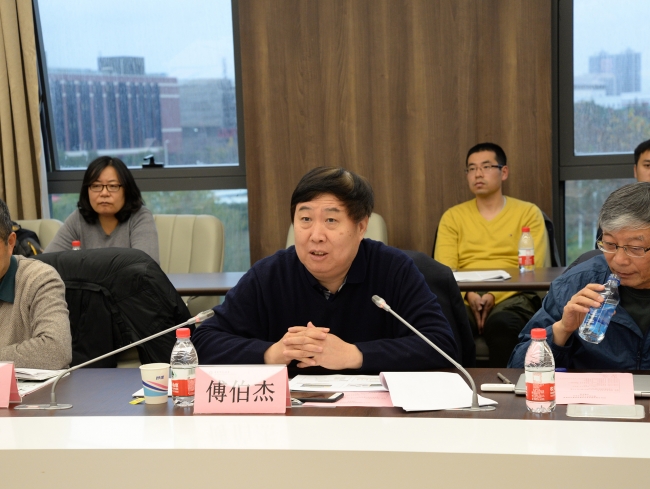 图片4:主任委员傅伯杰院士主持会议 图片4:主任委员傅伯杰院士主持会议